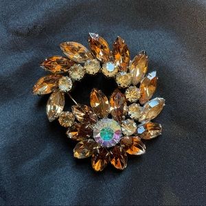 Vintage Rhinestone Brooch Pin.
